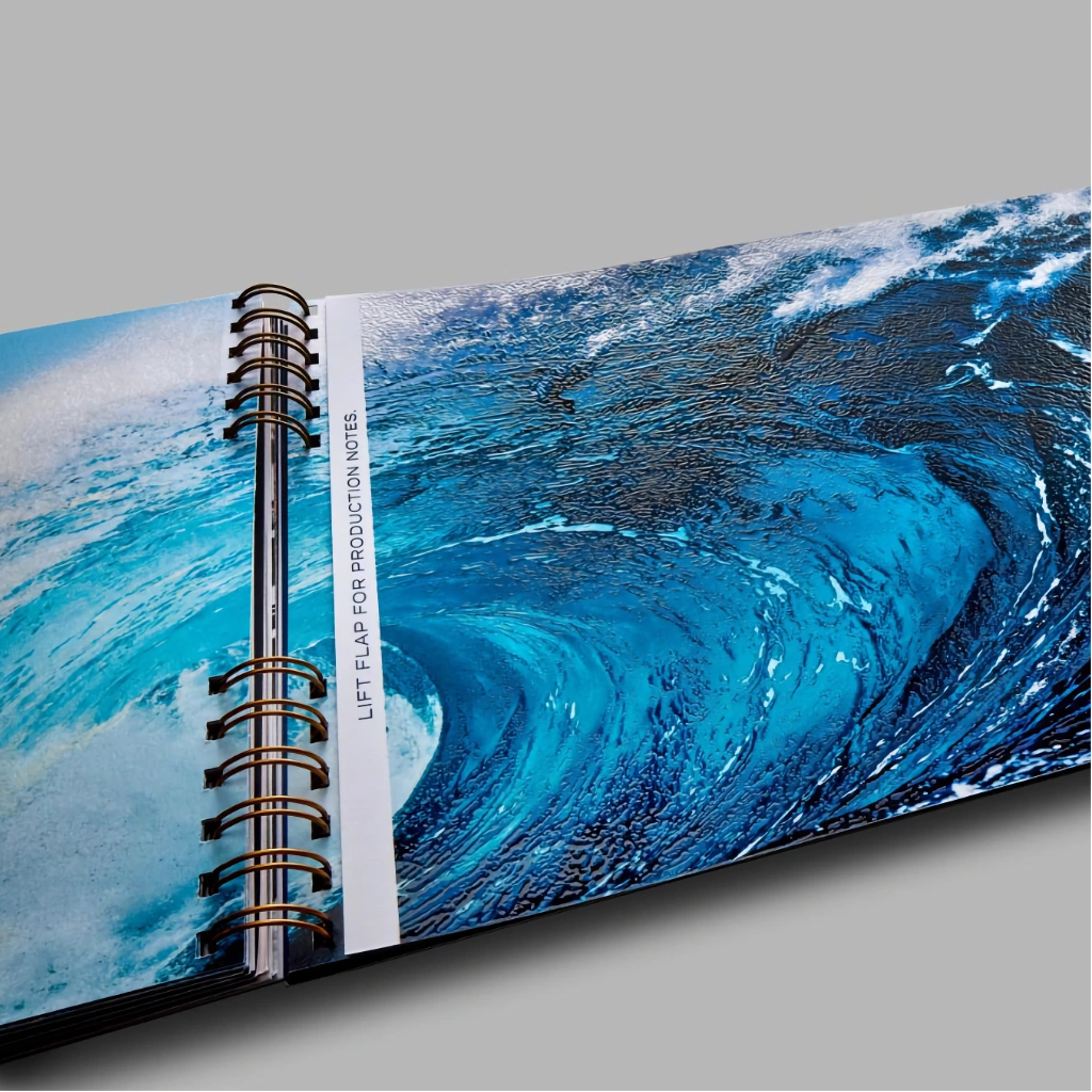 Цифрове чи трафаретне вибіркове УФ-лакування: яке обрати для ефектного друку?